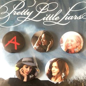 💋🍒- Pretty Little Liars - Pin Set